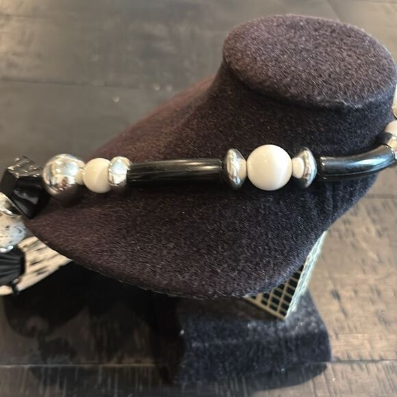 Retro Statement Black and White Acrylic Beaded Necklace 80’s 90’s Geometric​ - Picture 3 of 7